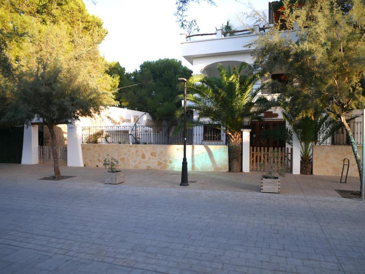 Albergue La Pergola Es Pujols Exterior foto