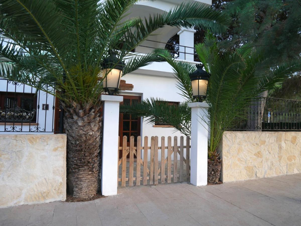 Albergue La Pergola Es Pujols Exterior foto