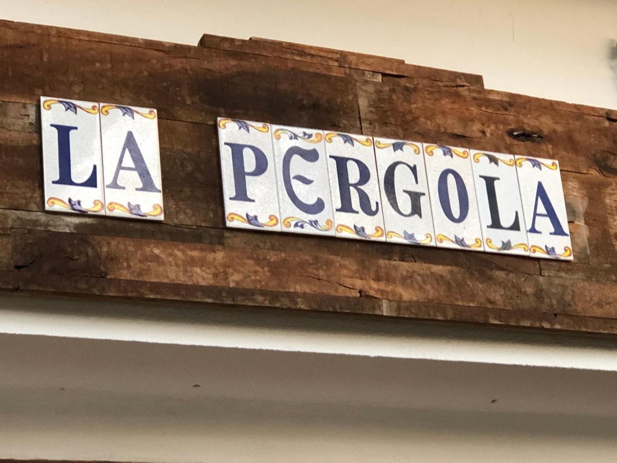Albergue La Pergola Es Pujols Exterior foto