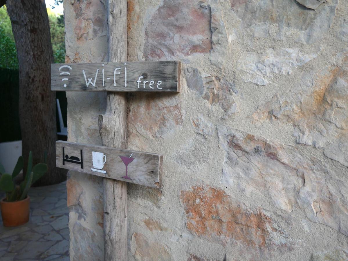 Albergue La Pergola Es Pujols Exterior foto