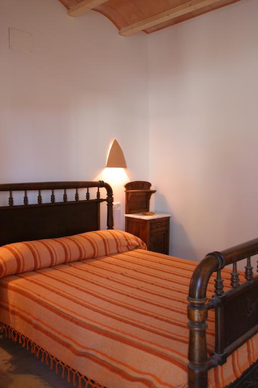Albergue La Pergola Es Pujols Habitación foto