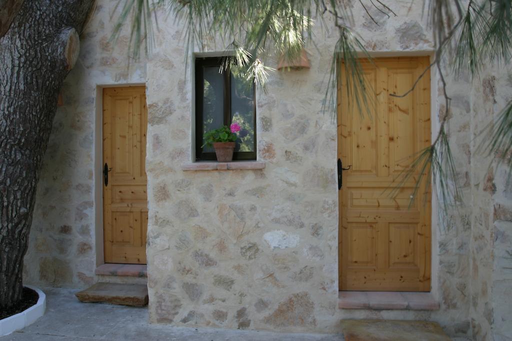 Albergue La Pergola Es Pujols Exterior foto